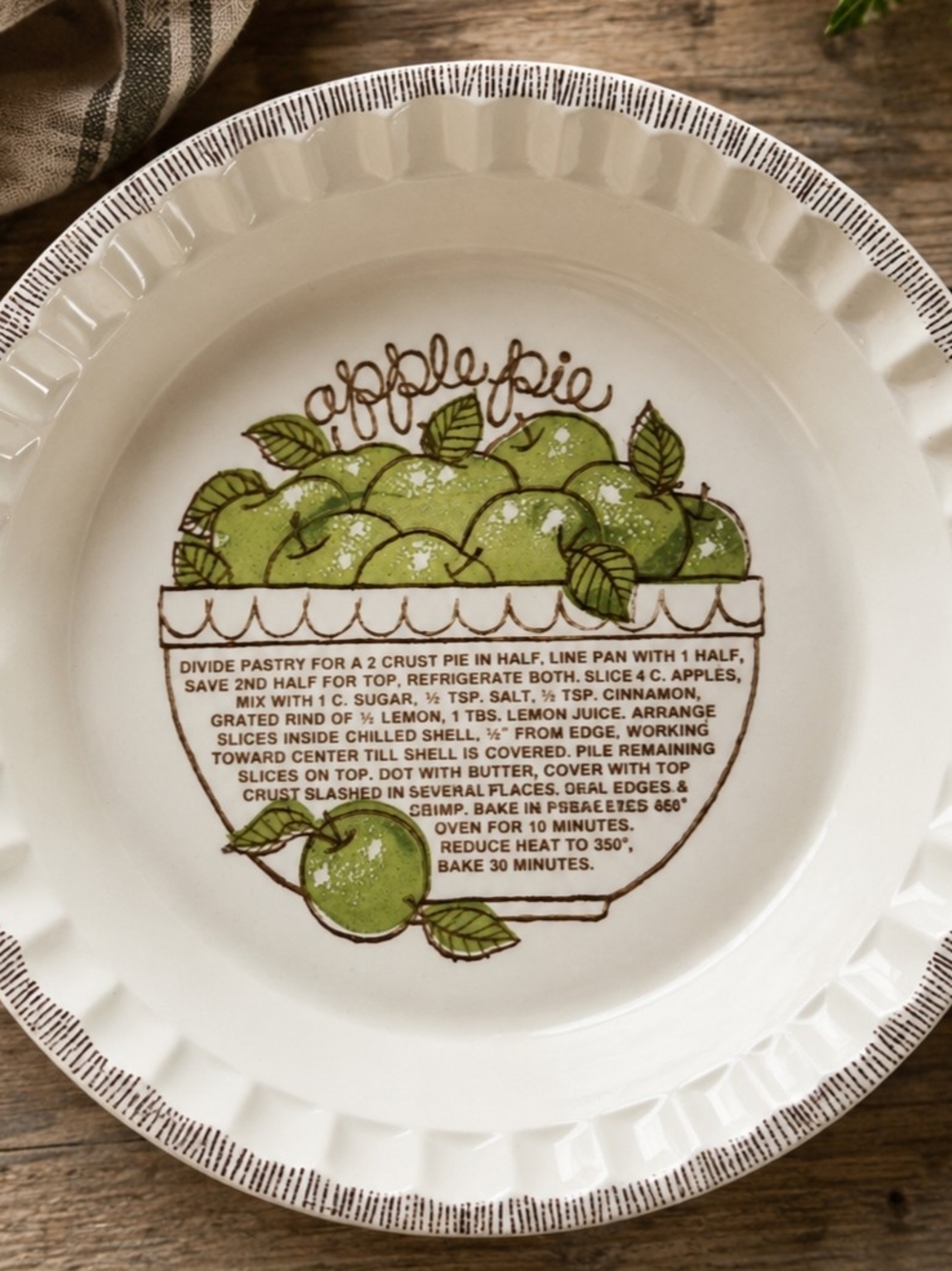 Apple Pie Royal China Vintage 1980s Original Pie Plate Cottagecore Pie Dish